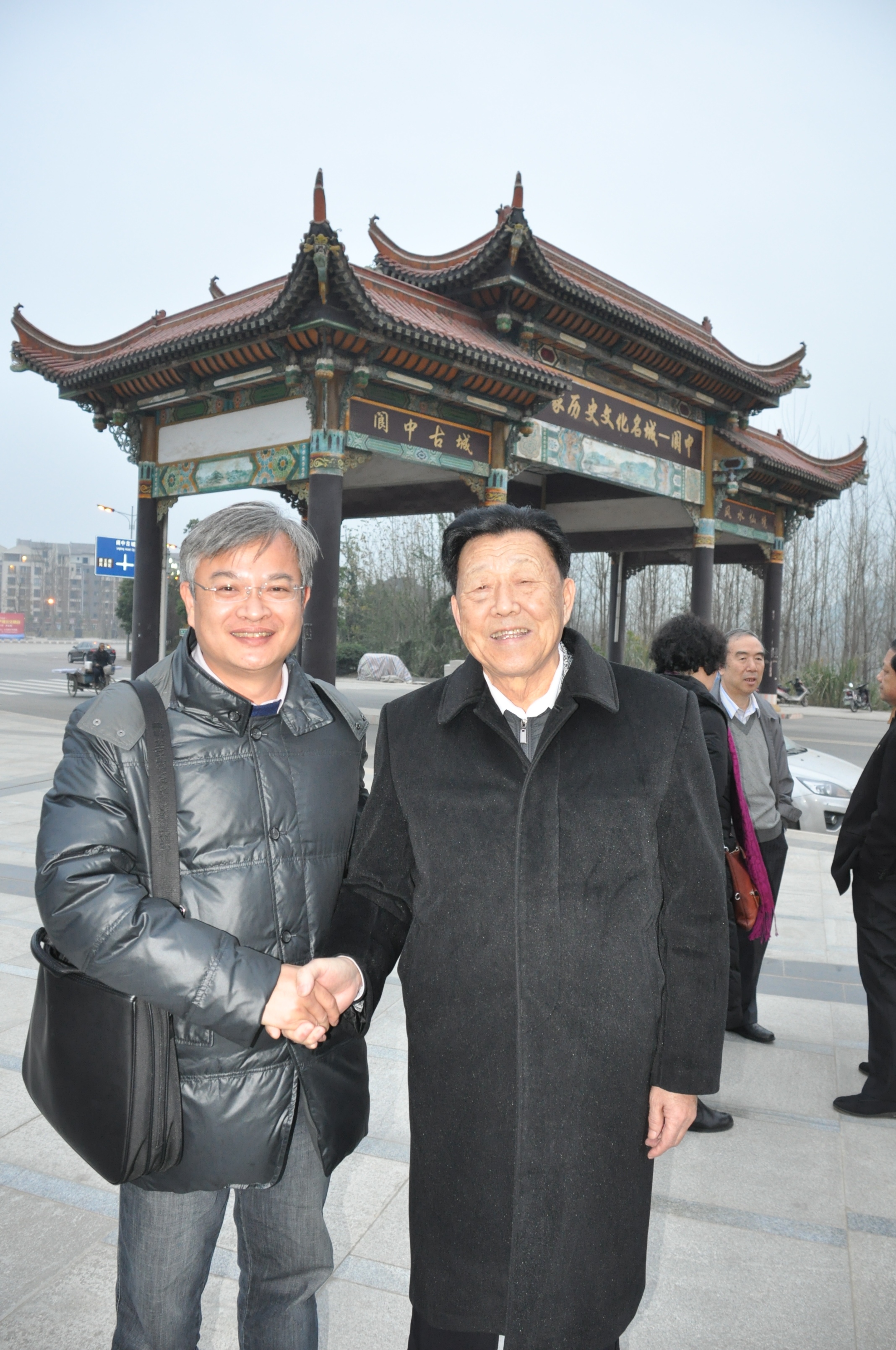与古今明先生留影-周恩来总理秘书中国第一任礼宾官员