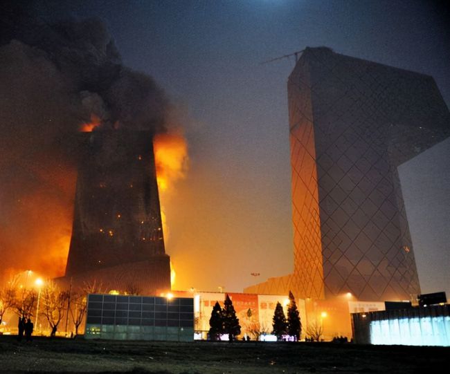 贾卧龙：“央视配楼大火”是风水惹的祸