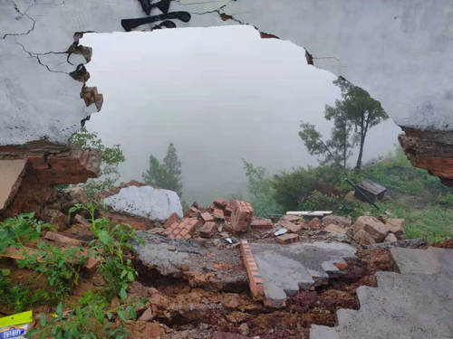 记录西珏山真武观暴风雨过后